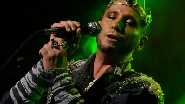 João Fênix com o show “Mapa do Tempo” e o single “Reverberar”