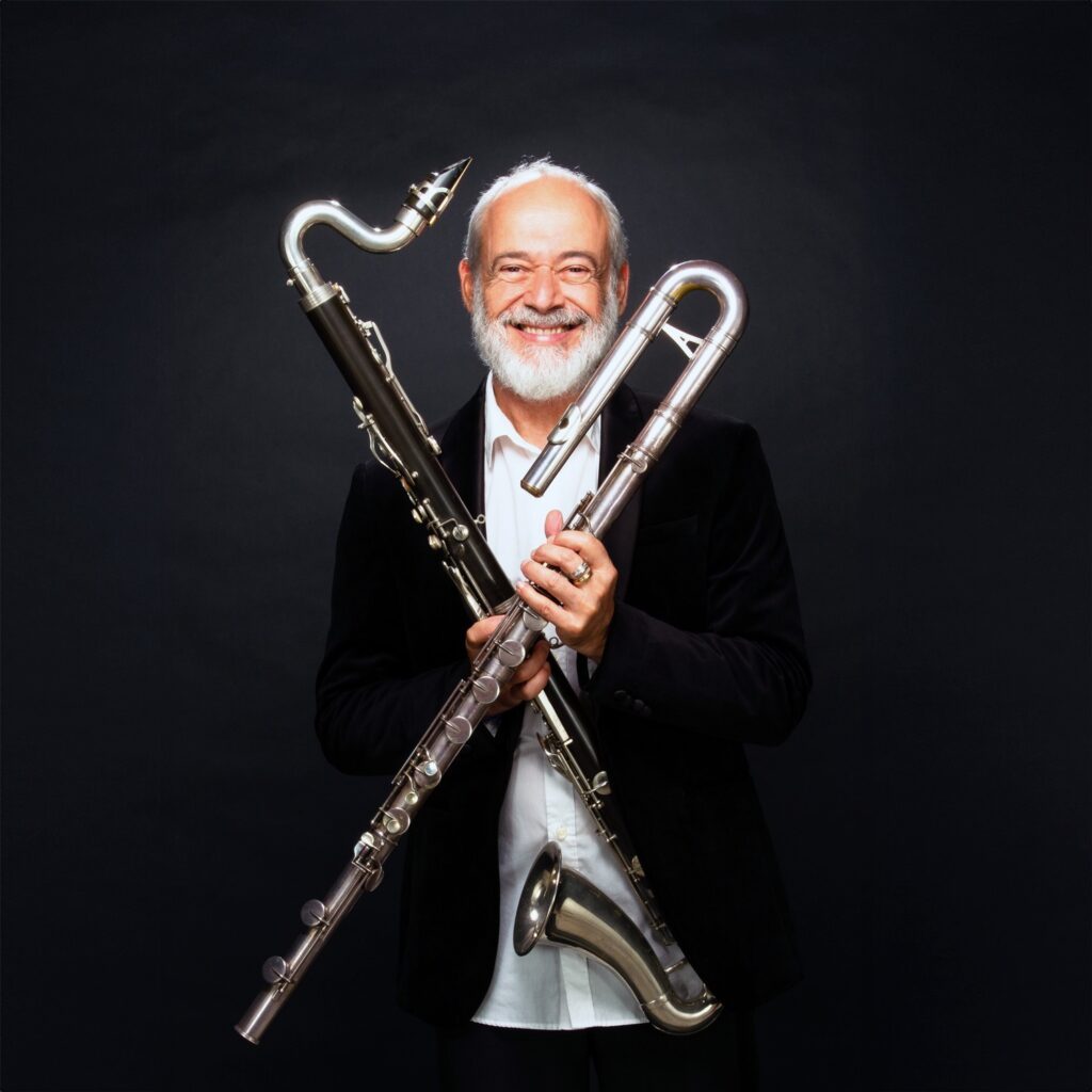 Carlos Malta celebra 50 anos de carreira com relançamento do clássico ''O Escultor do Vento''