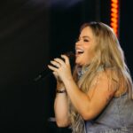 Arielly Dara estreia seu novo projeto pela Universal Music Brasil