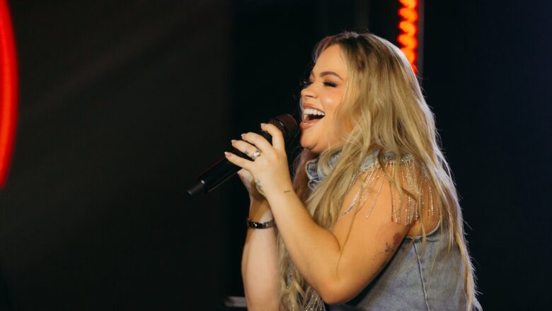 Arielly Dara estreia seu novo projeto pela Universal Music Brasil