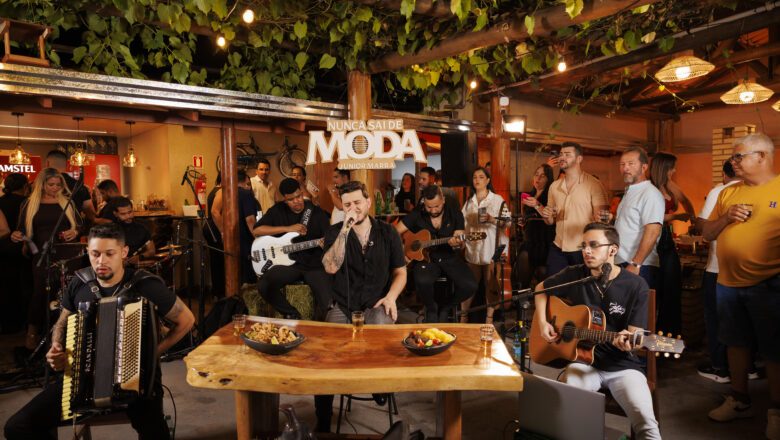 Júnior Marra grava “Nunca Sai De Moda” em clima de resenha no Galo Vei, em Goiânia