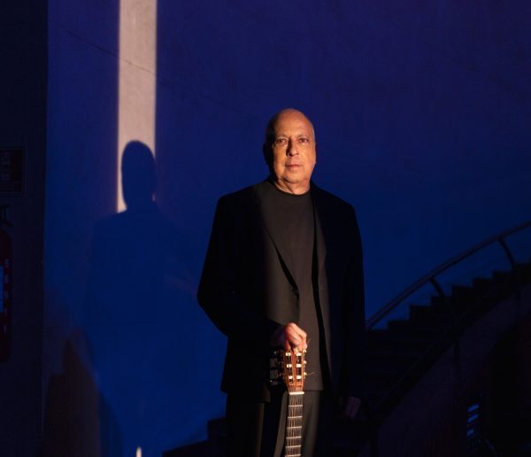 Neste sábado (29), tem a Fan Fest do Casarão do Firmino com transmissão ao vivo de Flamengo x Palmeiras e show do cantor Sombrinha