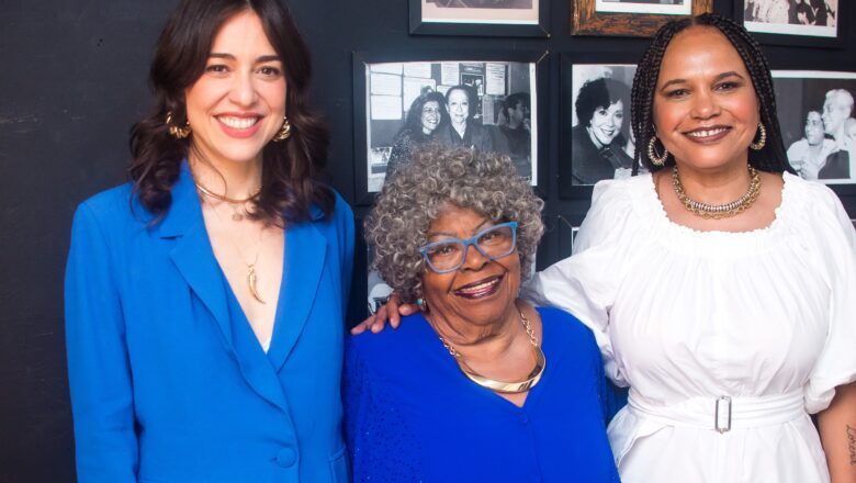 Tia Surica celebrou 85 anos em noite histórica no Teatro Rival Petrobras