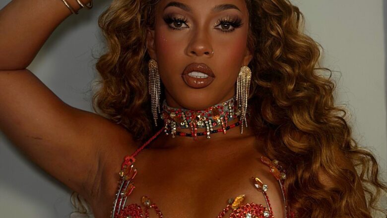 Ingride Banzo brilha no ensaio de rua da União da Ilha e oficializa sua chegada ao Brasil para o Carnaval 2026