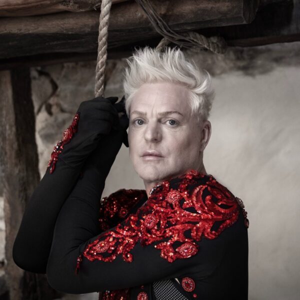 Endy Bell , vocalista do Erasure vem ao Brasil em 2026