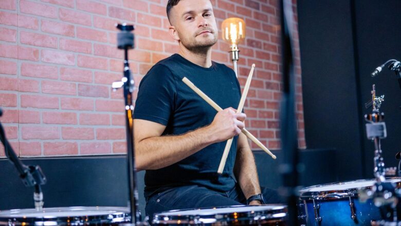 Leandro Bher lança seu primeiro single autoral com proposta inteligente