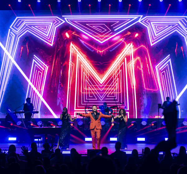 Maurício Manieri apresenta show especial de fim de ano no Qualistage