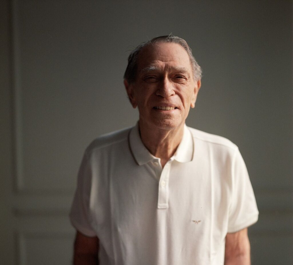 Jorge Mautner retorna ao Espírito Santo com espetáculo literário-musical e lançamento de livro