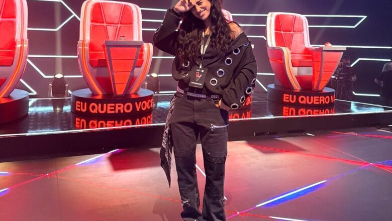 DAY LIMNS retorna ao ‘The Voice’ oito anos após final e assiste hit de sua autoria ser cantado no palco