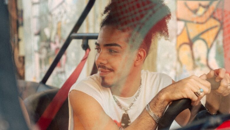 Léo da Bodega e Orquestra do Avesso antecipam o carnaval com o EP “A Folia Começa no Amparo”