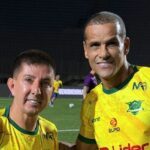 Rogerinho R9 joga ao lado do campeão mundial Rivaldo no Jogo dos Famosos