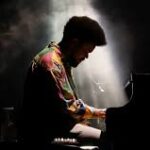 Amaro Freitas revisita 2025, ano em que ampliou fronteiras no Brasil e no exterior