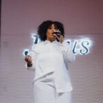 Kezia Roberta, prima de Xande de Pilares, apresenta o EP ao vivo “Vaso Imperfeito”