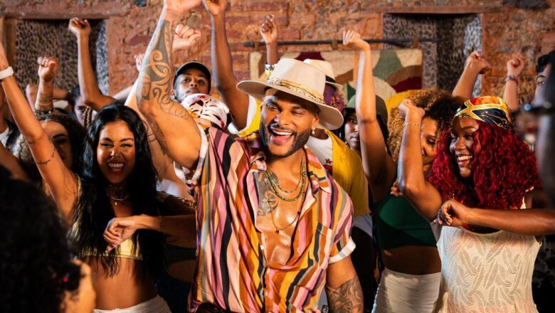 Tony Salles comemora aniversário com trio em Periperi, em Salvador