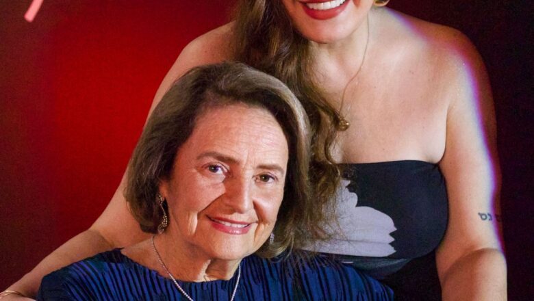 Gina Garcia celebra a obra de Cazuza em apresentação especial na exposição “Cazuza Exagerado”