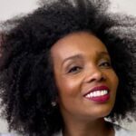 Representatividade e novas narrativas do bem-estar: Thelminha lidera movimento que conecta cultura pop e saúde mental