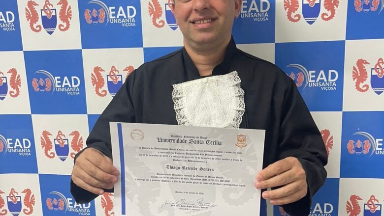 Poeta Thiago Winner se gradua em Biblioteconomia e amplia trajetória na Educação.