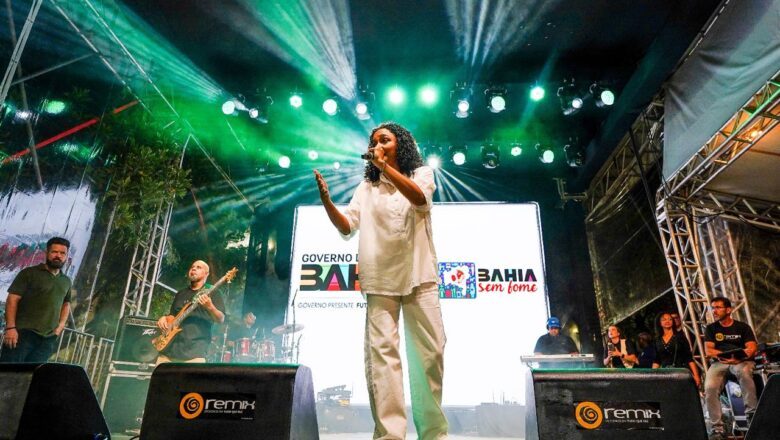 Tirza Almeida emociona o público no segundo dia do Impacto de Carnaval – Sal da Terra 2026 na Praça da Sé