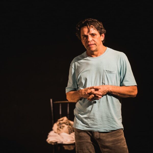 Aury Porto encena memória e afeto em “Meu Nome: Mamãe” no Sesc Piracicaba