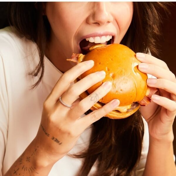 Carnaval de Sabores: Barney’s Burger e Estela Pizza entram no clima da folia em Fortaleza