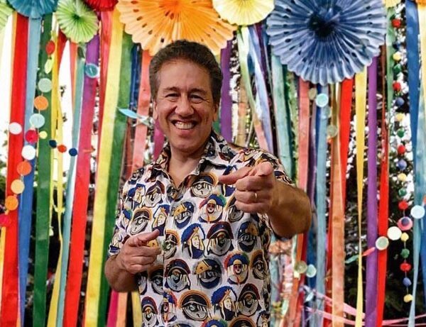 Altemar Dutra Jr. comanda carnaval de marchinhas na cidade de Atibaia (SP)