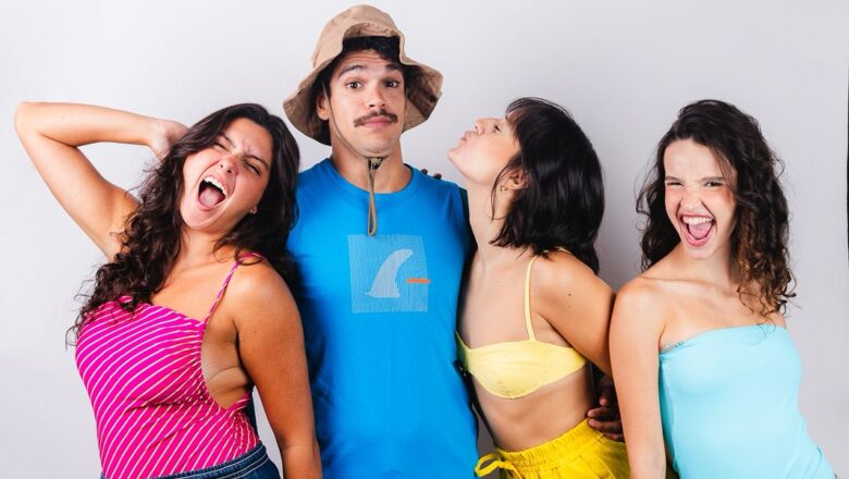 Bernardo Coimbra aceita desafio de interpretar 18 papéis na peça “Amigas”