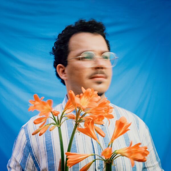 “Teia” mistura alegria com protesto