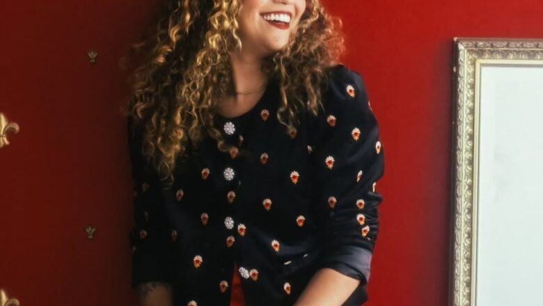 Amanda Mendonça lança a versão deluxe de ‘Casa de Memórias’ e apresenta o show ‘Xodó em Flor’ na Áudio Rebel em abril