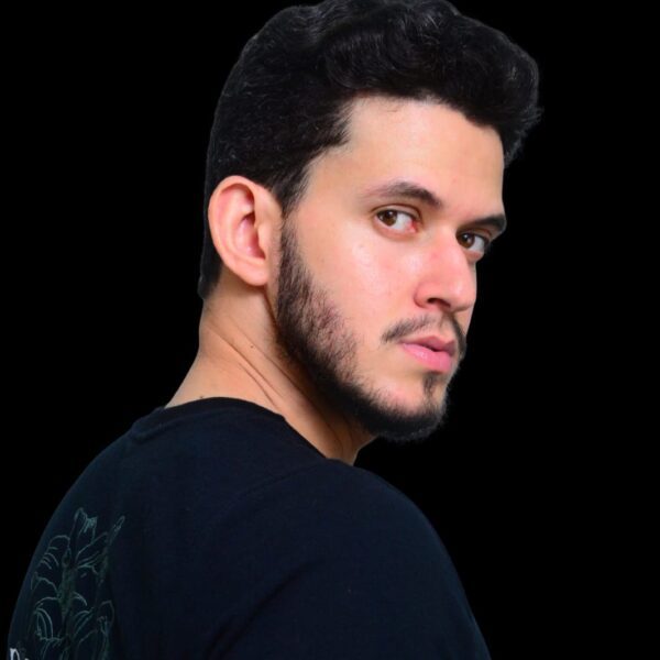 Sexta-feira tem Leandro Rodrigues na Espetaria Food Square com música ao vivo