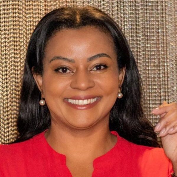 Daline Kennedy embala reflexões sobre força feminina após data simbólica