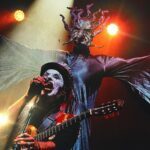 O Teatro Mágico lança novo single “Do Rio Ao Mar” em parceria Com Gabriel Grossi