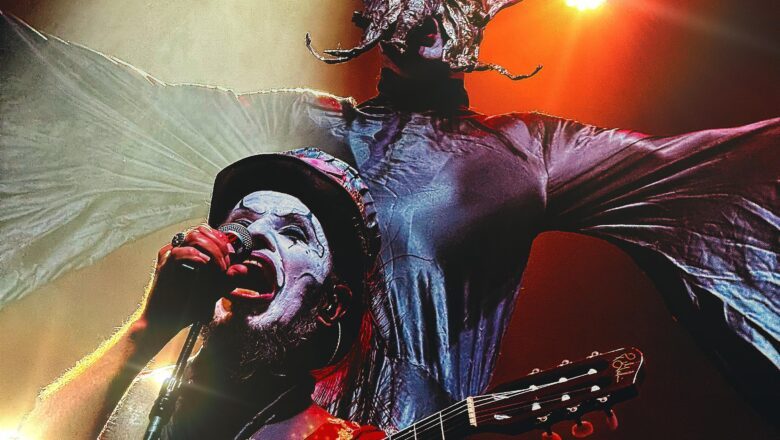 O Teatro Mágico lança novo single “Do Rio Ao Mar” em parceria Com Gabriel Grossi