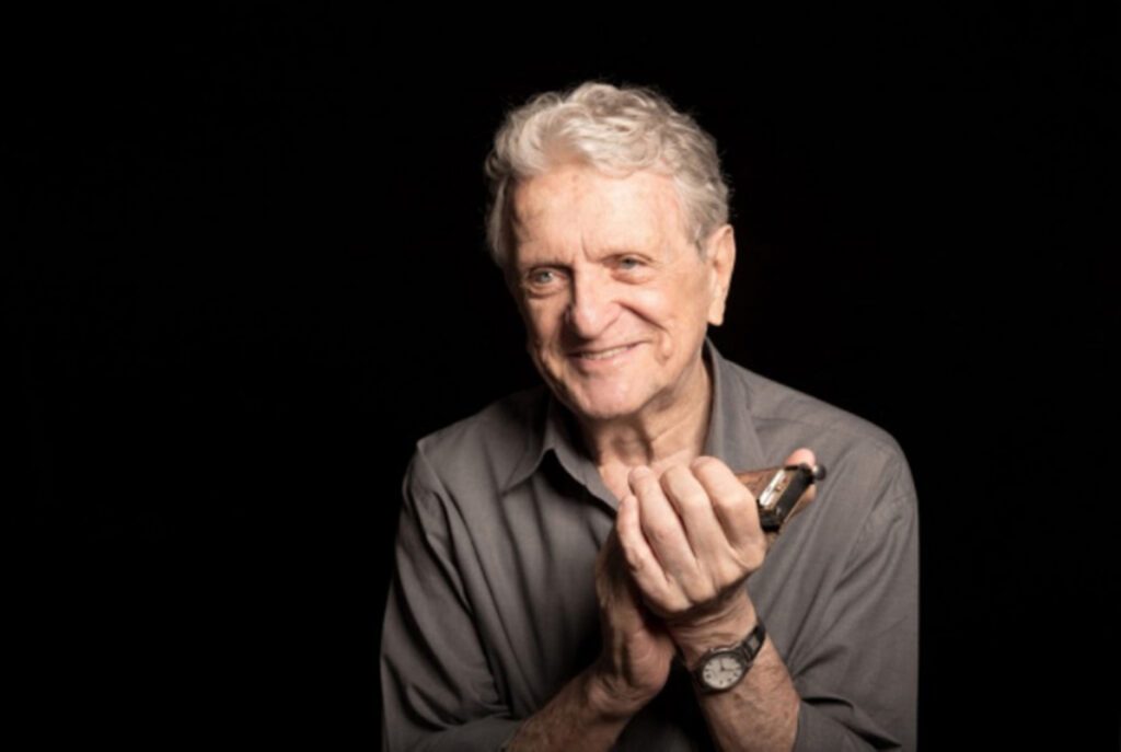 Aos 94 anos, a lenda da MPB Maurício Einhorn lança série de shows pelo RJ