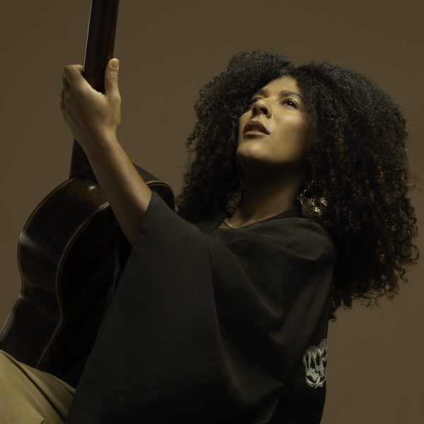 Muca & Roberto Menescal juntos lançam Beleza