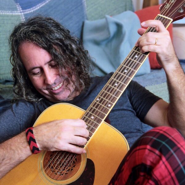 “Deco Fiori lança Cada Verdade Que Eu Sonhar”