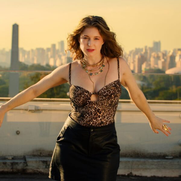 Lia Levin lança Escorpiana