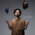 Gustavo Spínola lança “Do Acaso ao Cais – Vol. 1”