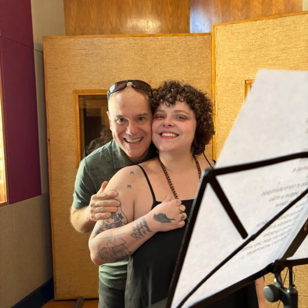  Keco Brandão lança “Olhos Parados” com Bruna Moraes