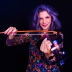 Maísa Arantes celebra 20 anos de carreira com o lançamento do álbum Baile da Maisinha