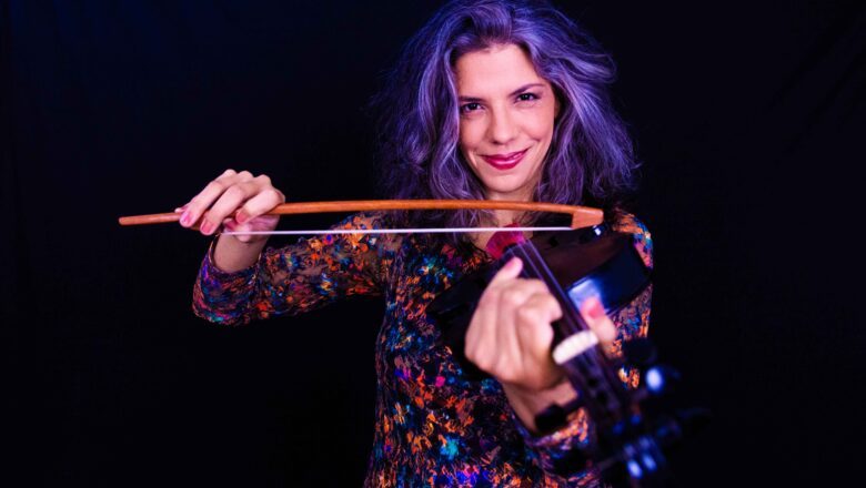Maísa Arantes celebra 20 anos de carreira com o lançamento do álbum Baile da Maisinha