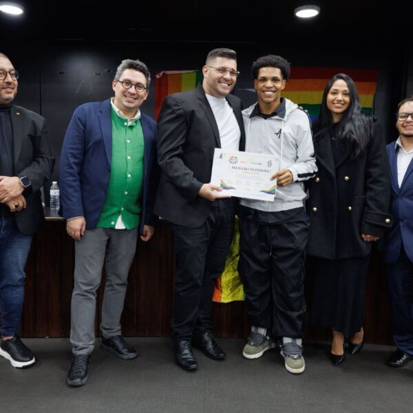 “A Cultura Tem Todas as Cores”: ato solene na Assembleia destaca arte periférica e diversidade LGBTQIAP+