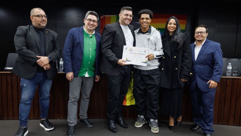 “A Cultura Tem Todas as Cores”: ato solene na Assembleia destaca arte periférica e diversidade LGBTQIAP+