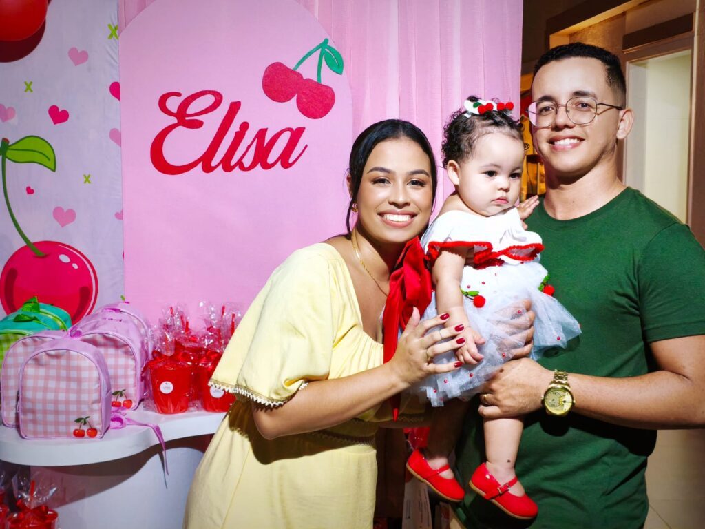 Gabriel Campanharo e Sara Coutinho celebram o primeiro aniversário da filha Elisa em noite de Gratidão e Fé