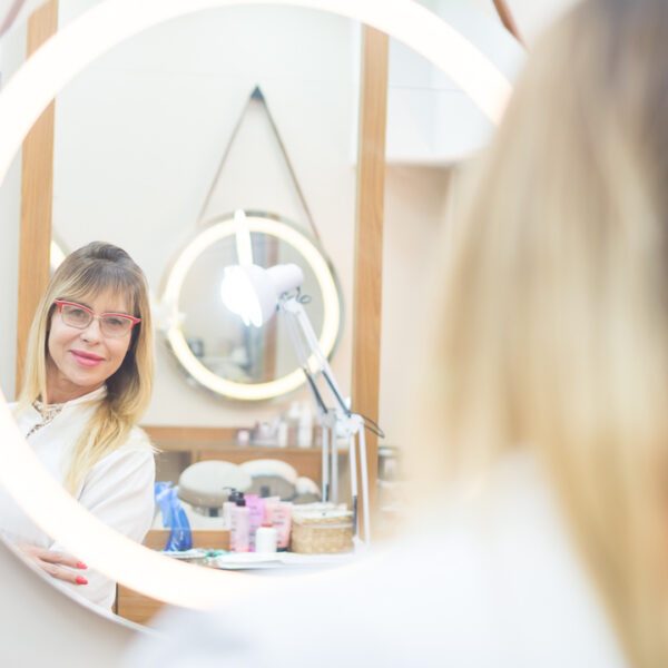 Sobrancelhas naturais e personalizadas marcam nova fase da estética, aponta especialista Cida Pires