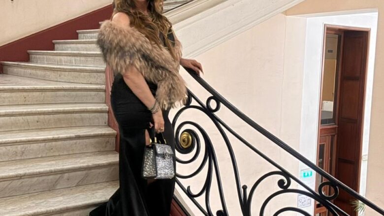 Brasileira Kristhel Byancco recebe prêmio internacional durante o Festival de Cannes
