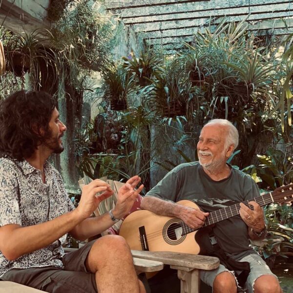 Muca e Roberto Menescal lançam novos singles