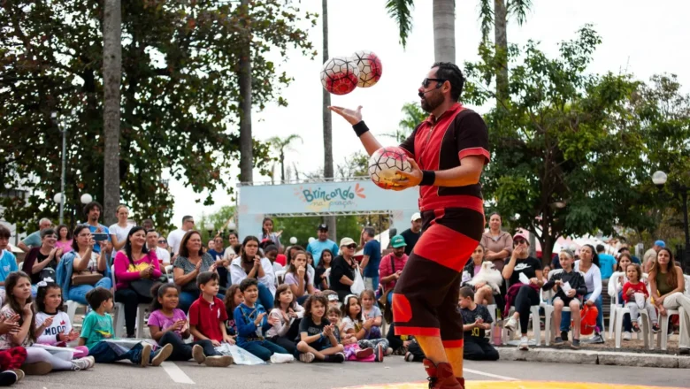  Brincando na Praça:  espaços públicos com arte e experiências interativas gratuitos