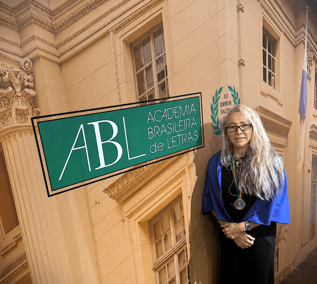 Claudia Cataldi recebe Mérito Cultural Austregésilo de Athayde na ABL