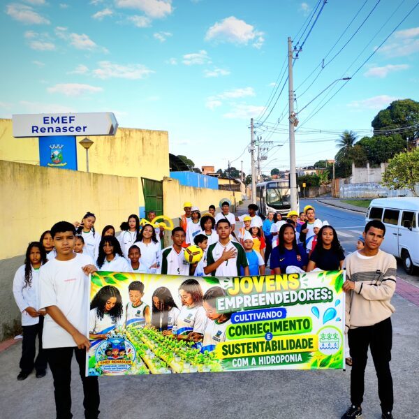 EMEF Renascer encanta público no Desfile Cívico de Cariacica