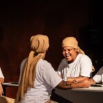 Sesc Copacabana recebe a estreia nacional de Incondicionais, nova montagem que marca o retorno do Amok Teatro ao teatro documentário